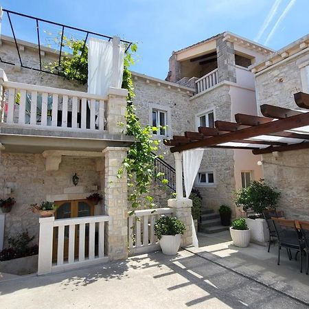 Stone House Apartments Didini Dvori Lumbarda Exterior photo