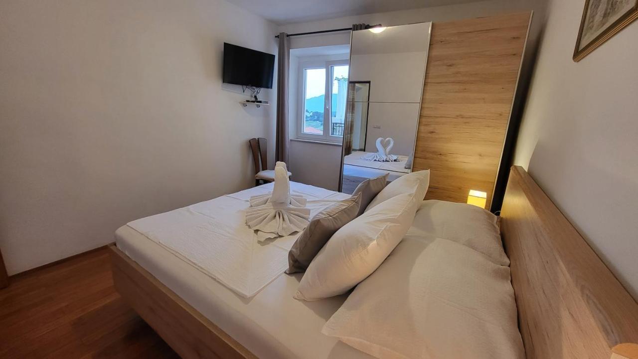 Stone House Apartments Didini Dvori Lumbarda Exterior photo