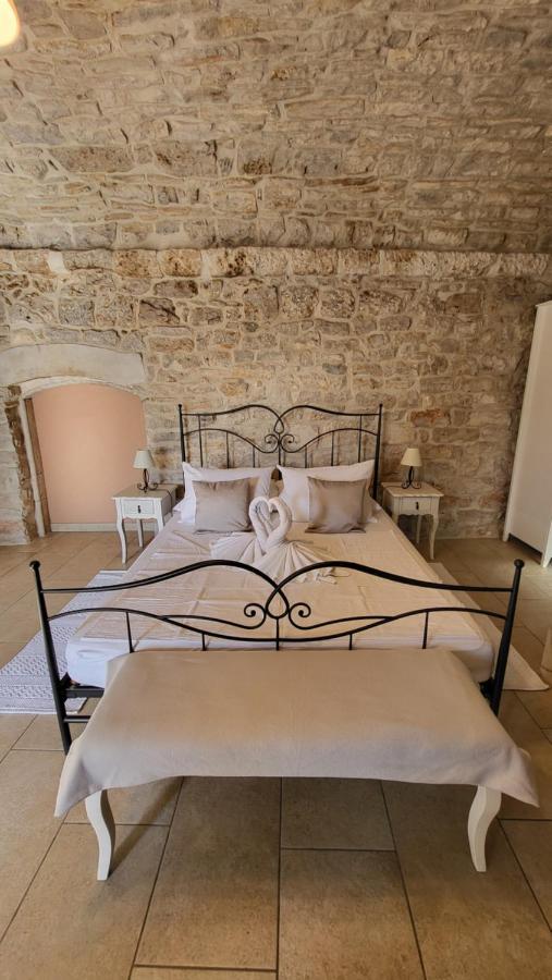 Stone House Apartments Didini Dvori Lumbarda Exterior photo