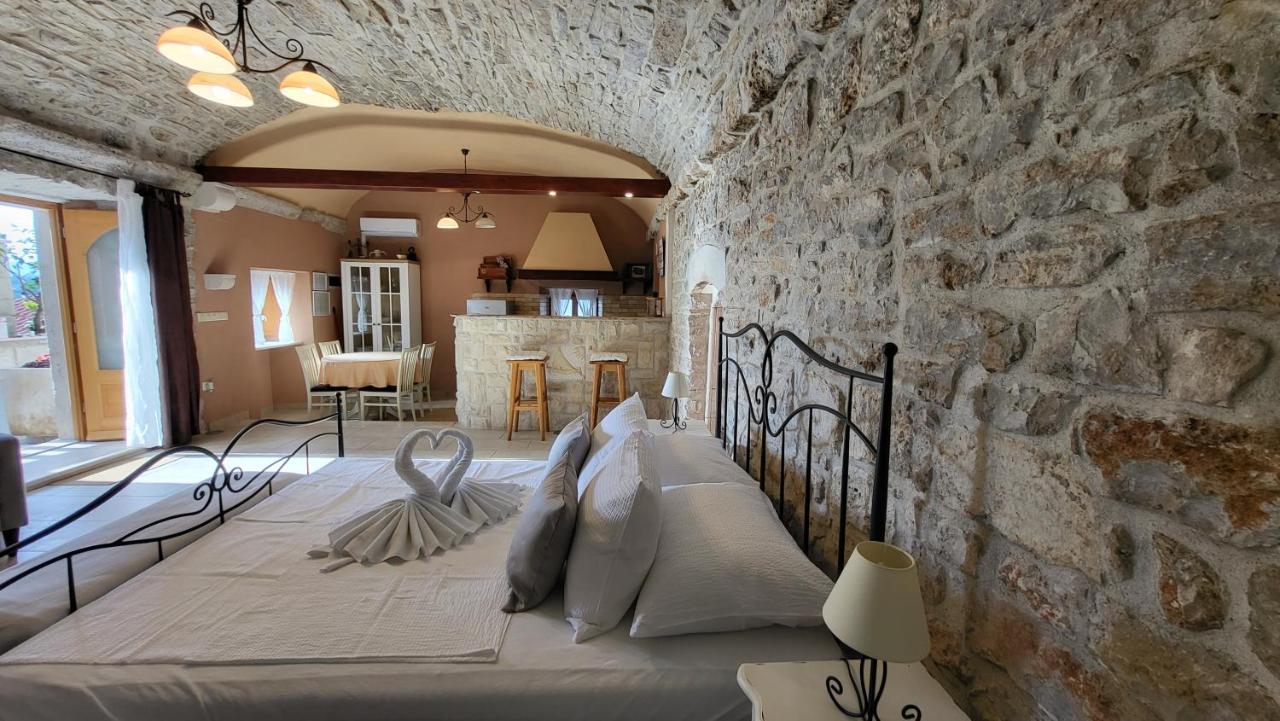 Stone House Apartments Didini Dvori Lumbarda Exterior photo