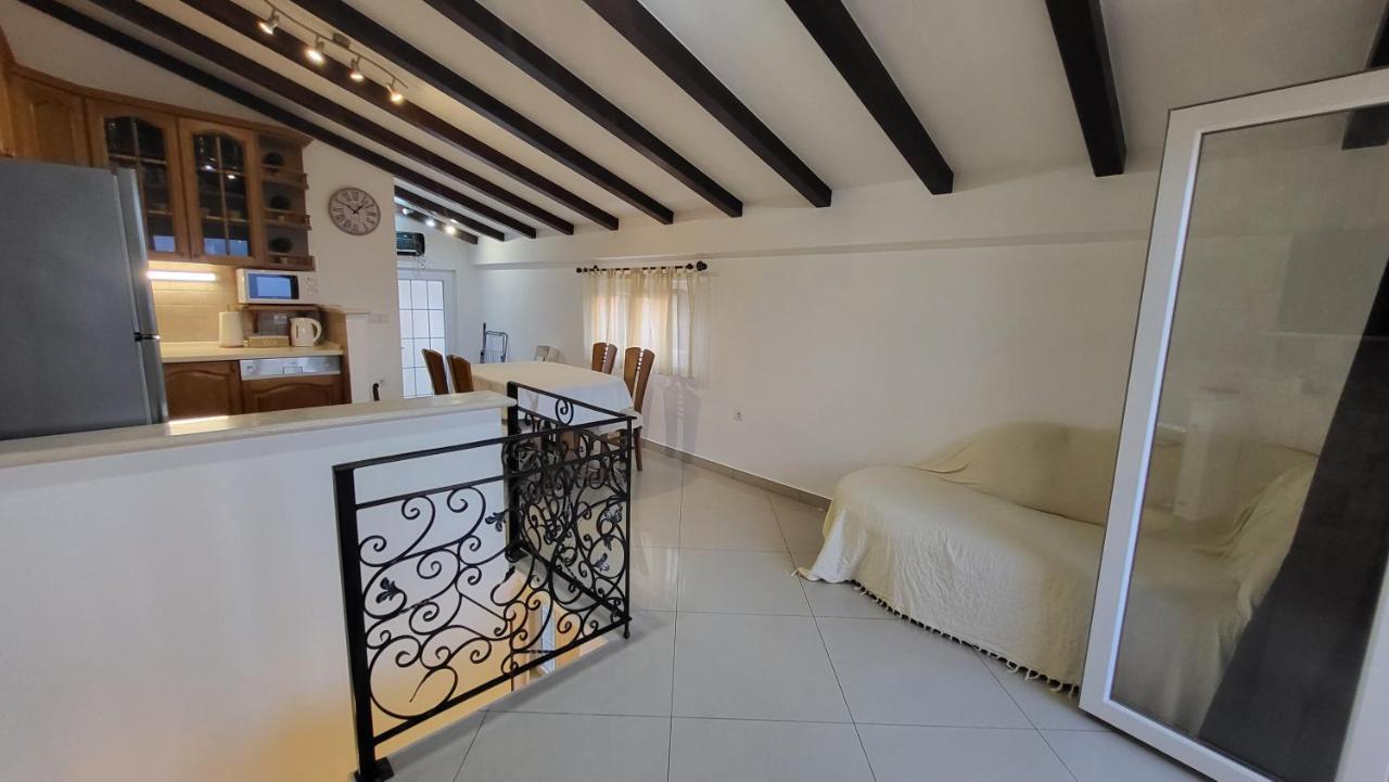 Stone House Apartments Didini Dvori Lumbarda Exterior photo