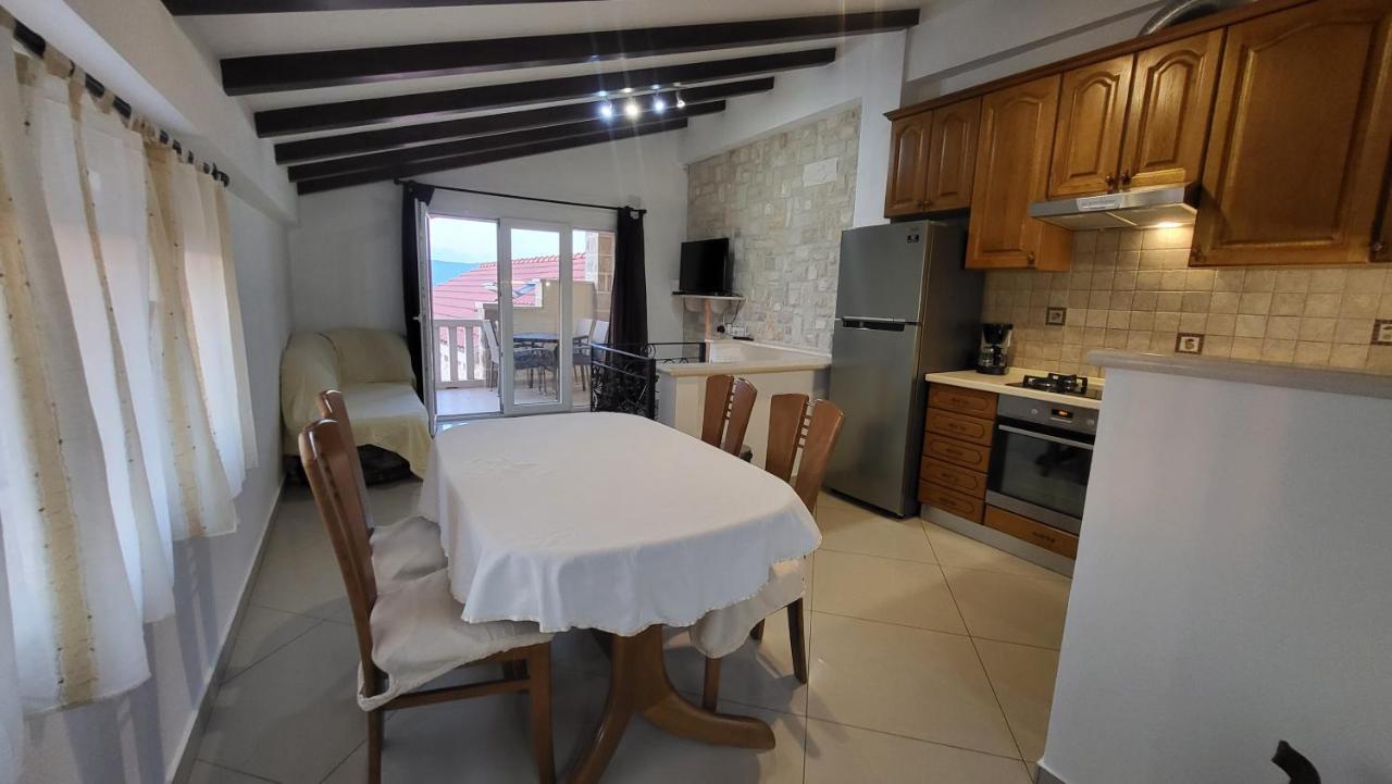 Stone House Apartments Didini Dvori Lumbarda Exterior photo