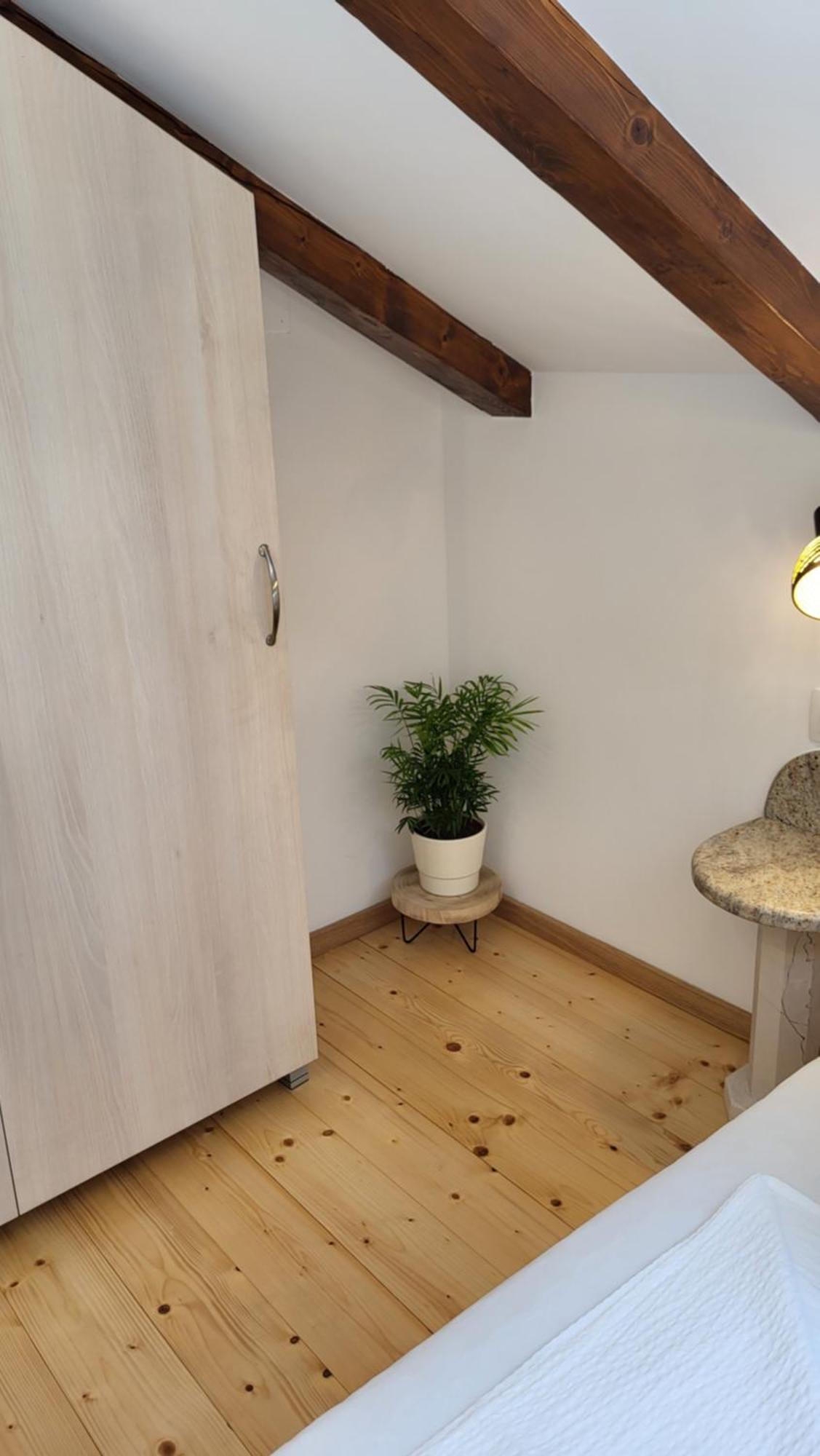 Stone House Apartments Didini Dvori Lumbarda Exterior photo